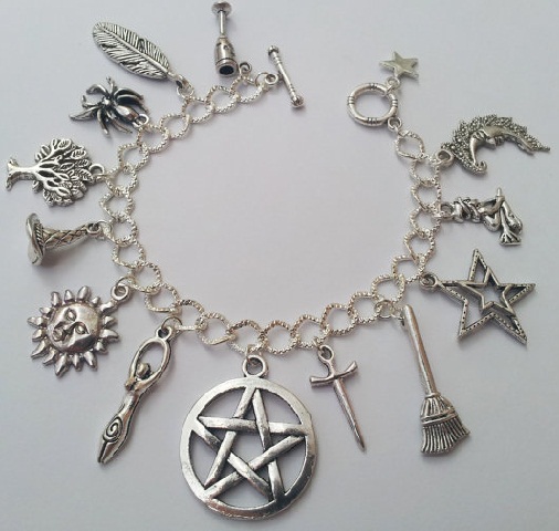 Wiccan Charm karkötő