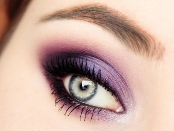 vuoden ultravioletti silmämeikki pantone -väri