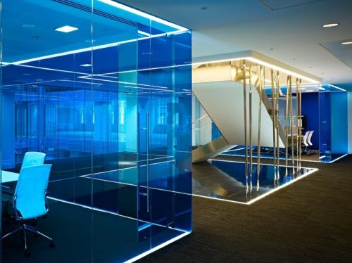 ultramodernit viileät toimistomallit lasiseinät erillään sinisestä lasista