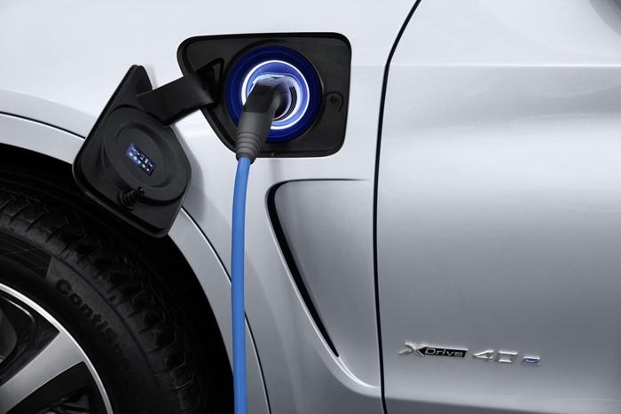 ympäristöystävälliset autot Techrules Ren ei saastuta bmw plugin hybrid
