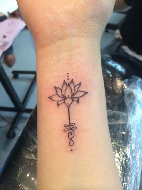 unalome tatuointi lotus kyynärvarren sisällä