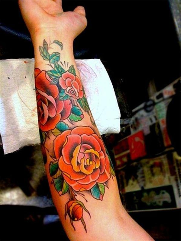kyynärvarren tatuointi motiiveja kukkia