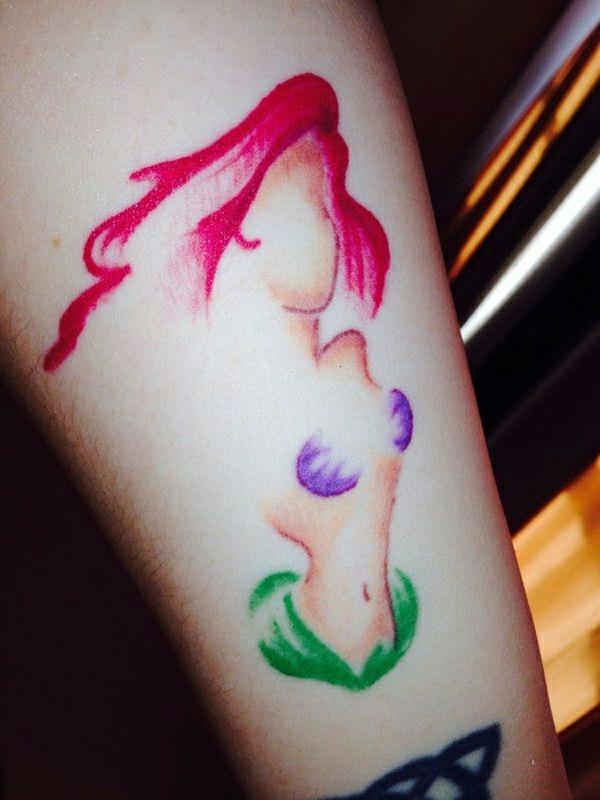 Ariel kyynärvarren ylävartalon ja kyynärvarren tatuointiideoita