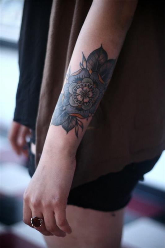 kyynärvarren tatuointimallit kukat
