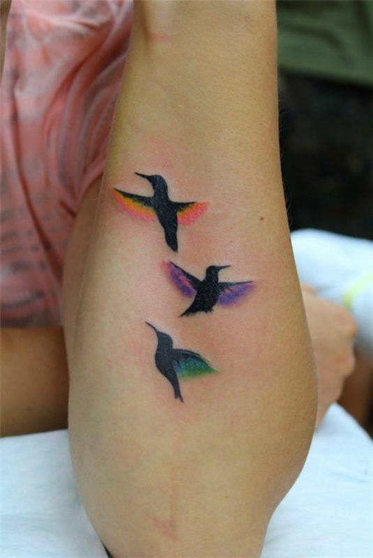 kyynärvarren tatuointimallit lento lintu