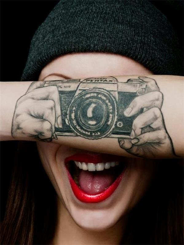 kyynärvarren tatuointimallit valokuvat kamera