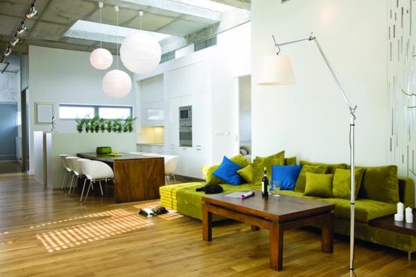 kaupunkiparvi sisustustyyli vihreä sohva samettityyny sininen ruokasali