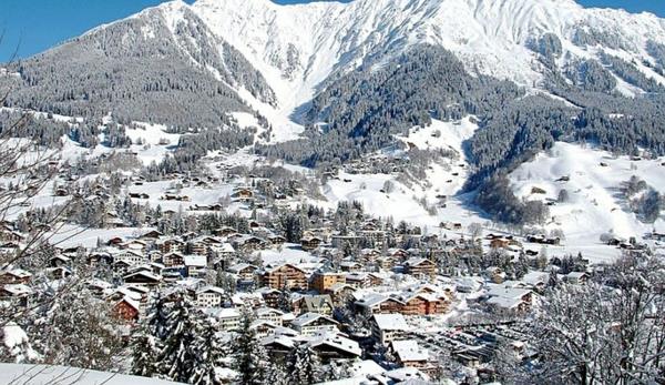 loma -asunnot sveitsin alpit kylän vuoret