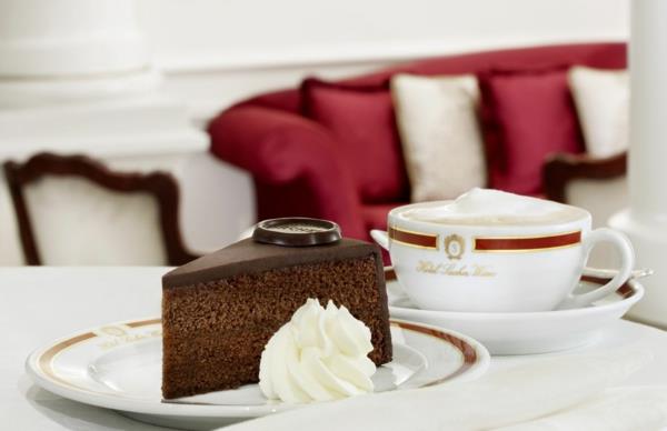 lomakohteet Eurooppa Wien kahvi kakku sacher