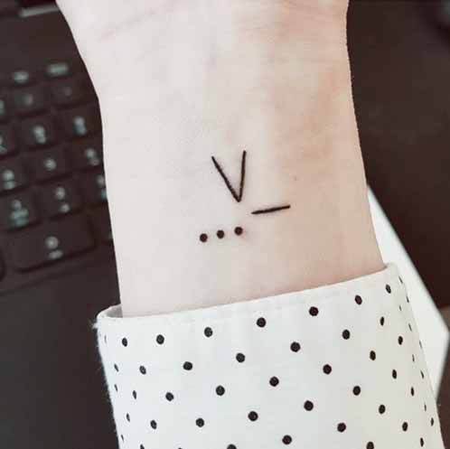 V Betű Tetoválás Morse -kódban