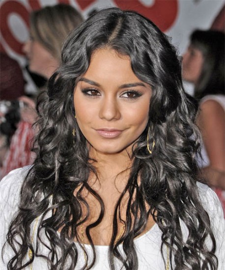 Vanessa hudgens langt krøllet hår