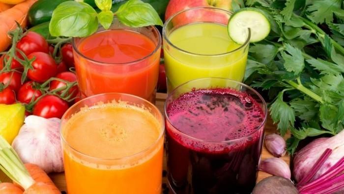 vegaani laihtua vihannekset syödä juuri puristettuja mehuja tomaattimehu appelsiinimehu porkkanamehu