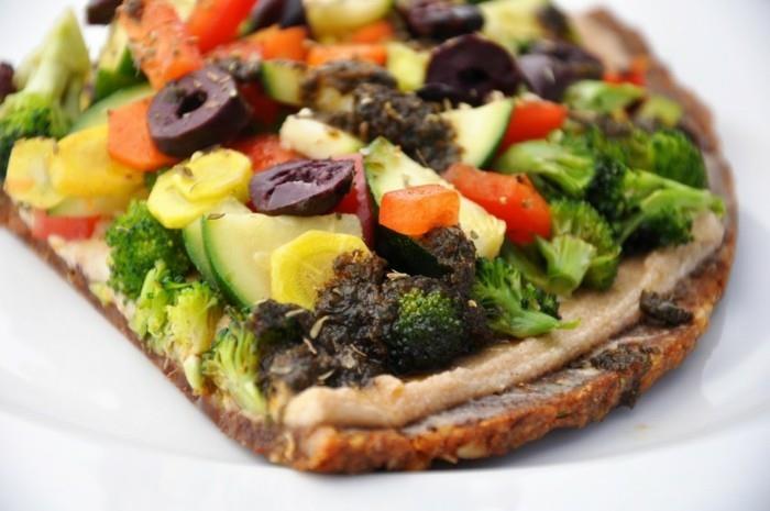 vegaaninen laihdutus pizza resepti tomaatit parsakaali kesäkurpitsa paprikat