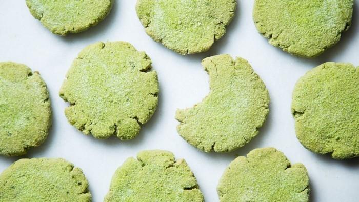 vegaani leipoa yksinkertaisia ​​evästeitä matcha inkivääri