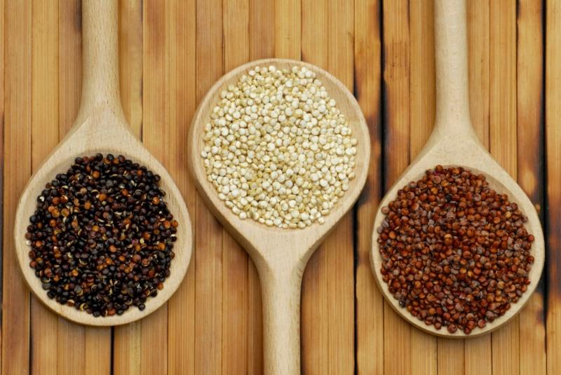 vegaaninen ruokavalio terve quinoa eri lajikkeita