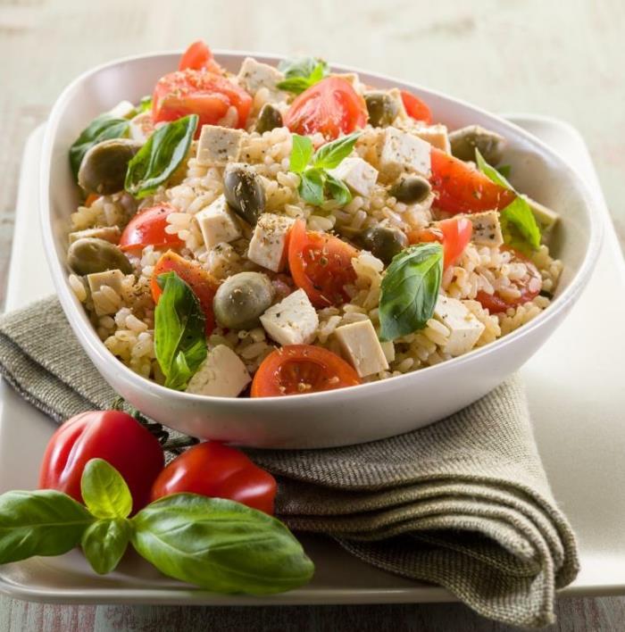 vegaaniset reseptit risotto tofutomaatit oliivit basilika