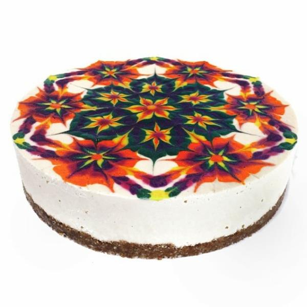 vegaaninen kakku mandala kuvio kukat värikkäitä