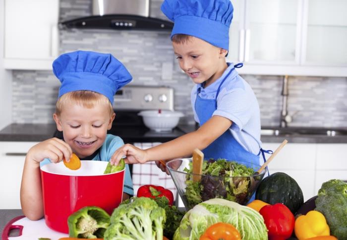 kasvissyöminen lapset vegaanisalaatit terveellinen syöminen paprika parsakaali