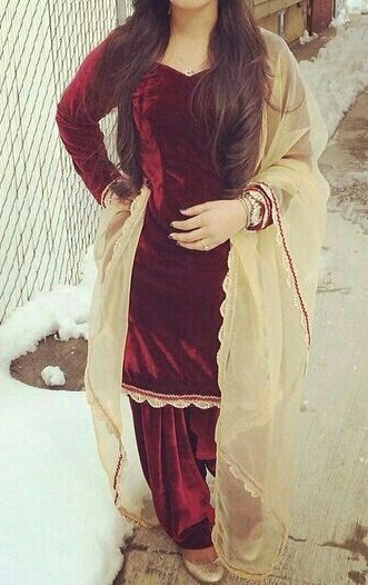 Almindelig Punjabi Velvet Salwar Suit