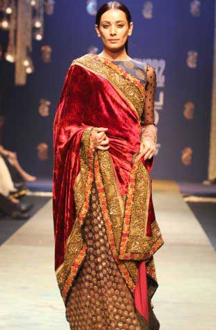 Seneste designer Velvet Sari