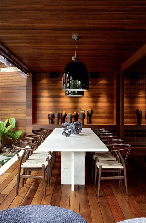 puinen veranta puulattia ulkokalusteet ruokailutila