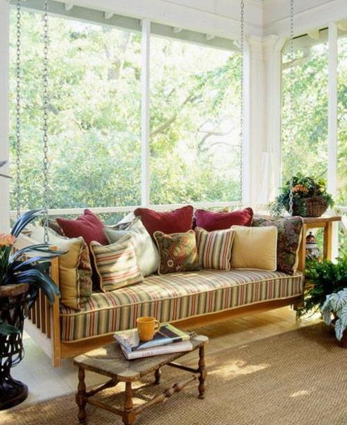 verannan sisustusideoita kevätheitto tyynyraidat