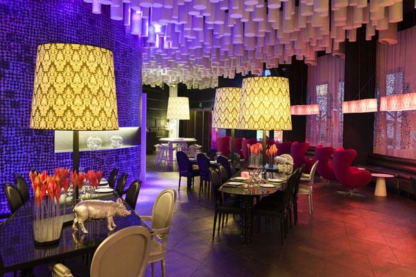 yhdistetyt värit barcelo raval hotel design lattiavalaisimet ravintola