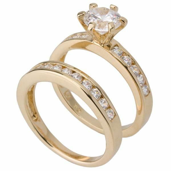 kihlasormus kultainen timanttisormus kihlaus tekee avioliittoehdotuksen