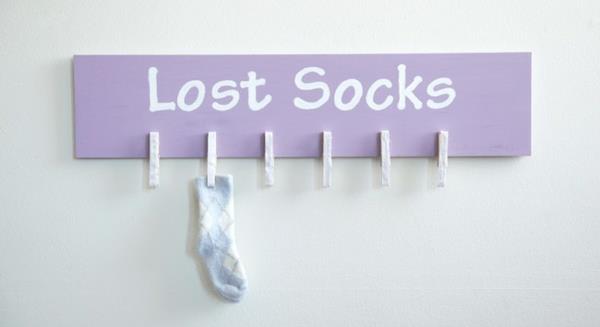 Aseta kadonneet sukat pesuhuoneen seinälle