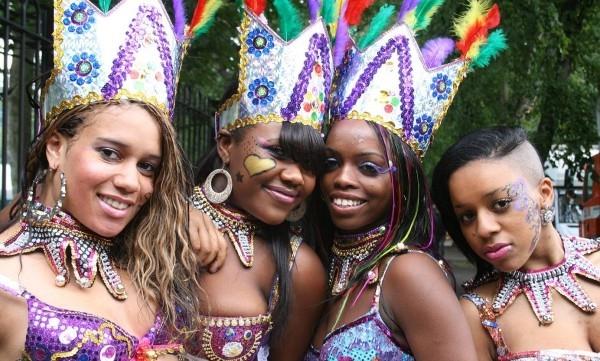 erilaisia ​​ideoita naisten karnevaaliasuista