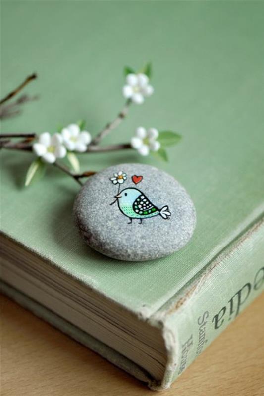 maalaus lintu kukka ja sydän kivi