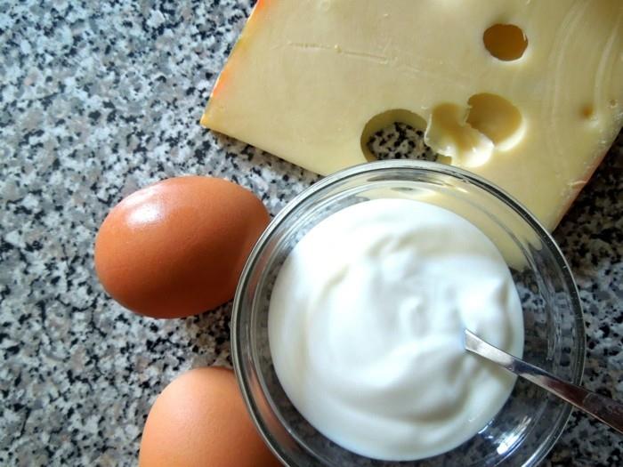 B12 -vitamiinia löytyy munista ja maitotuotteista