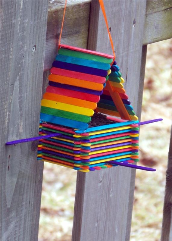 lintu syöttölaite rakentaa oma värikäs talo