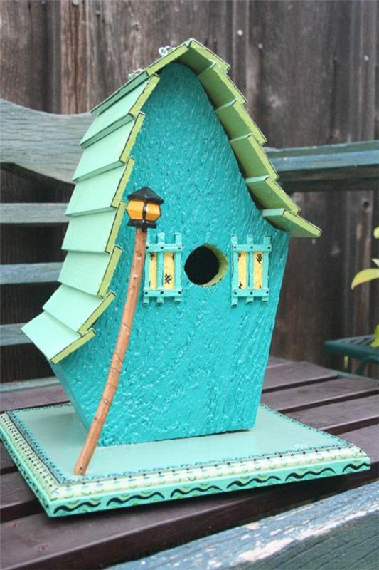 Bird house rakentaa puuta ympäristöystävällisesti maalattu siniseksi