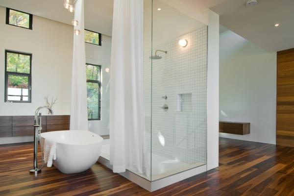 verho kylpyhuone valkoinen yksinkertainen muotoilu suihku kylpyamme