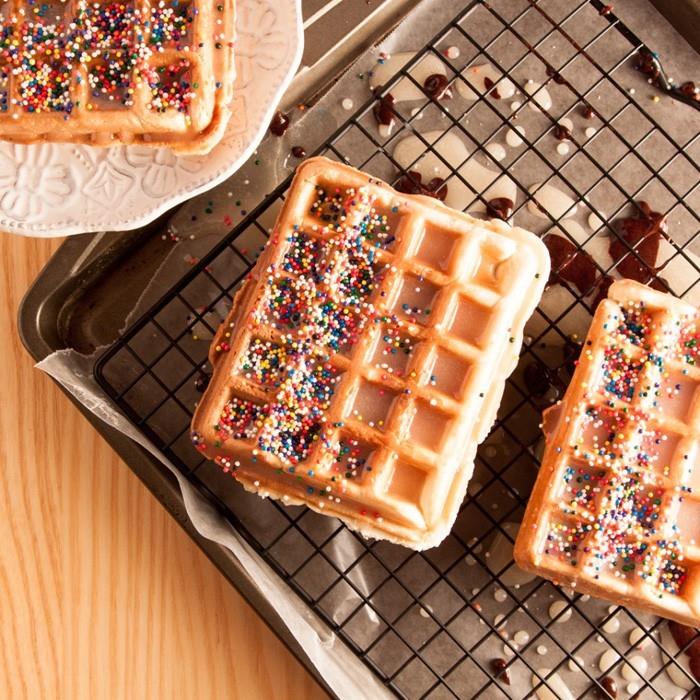 vohvelireseptit mansikkajäätelön värinen sokeri