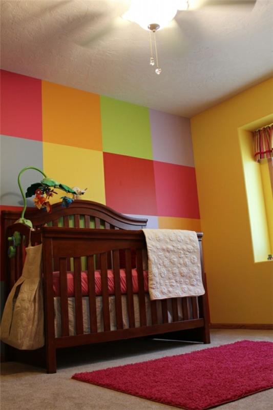 seinämaalaus lastenhuone värikkäitä neliöitä