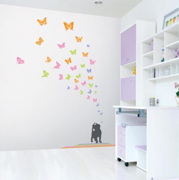 seinäkoriste lastenhuone värilliset perhoset lasten työpöytä