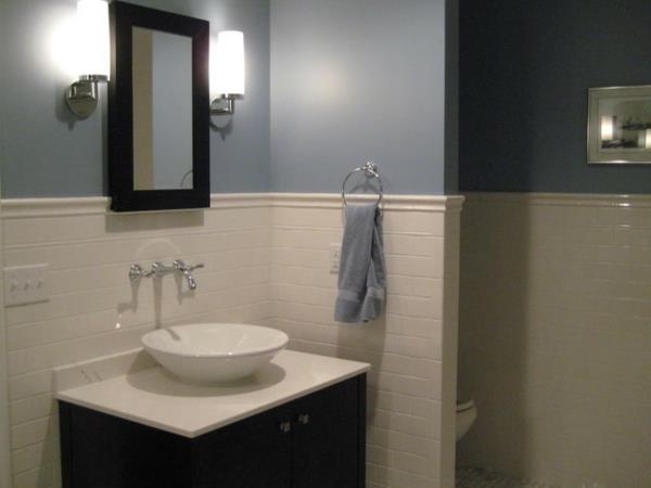 seinän väri kylpyhuoneen seinälaatat valkoinen seinäväri harmaa sininen