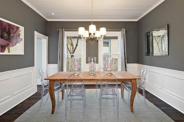 seinän väri harmaa ruokapöytä puu läpinäkyvät tuolit