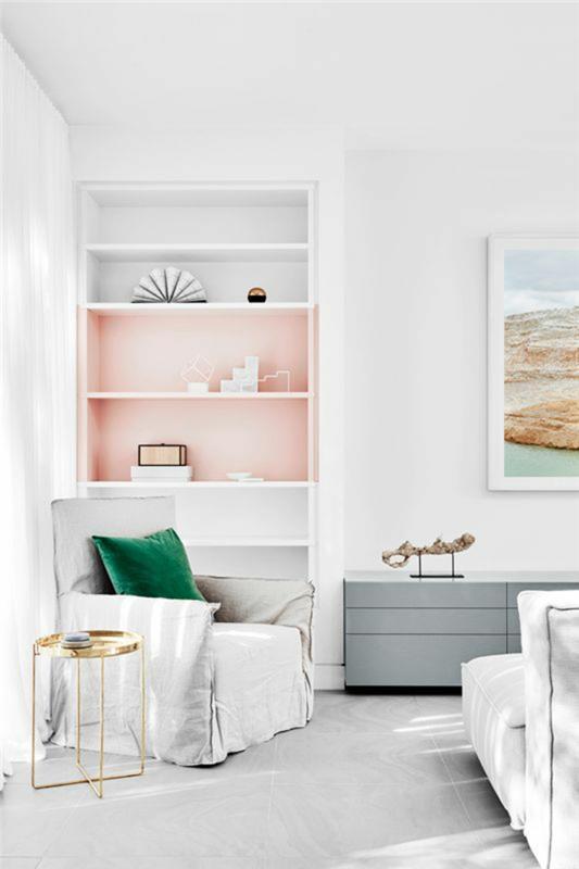 seinän väri vaaleanpunainen olohuone sisustus avoimet hyllyt nojatuolit
