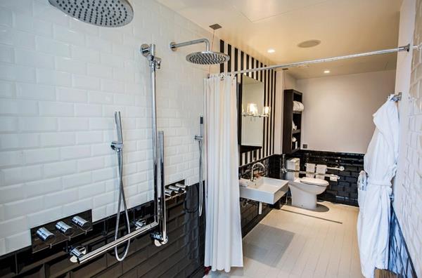 seinälaatat verho laatat kylpyhuone ideoita kuvia kylpyhuone huonekalut mustavalkoinen