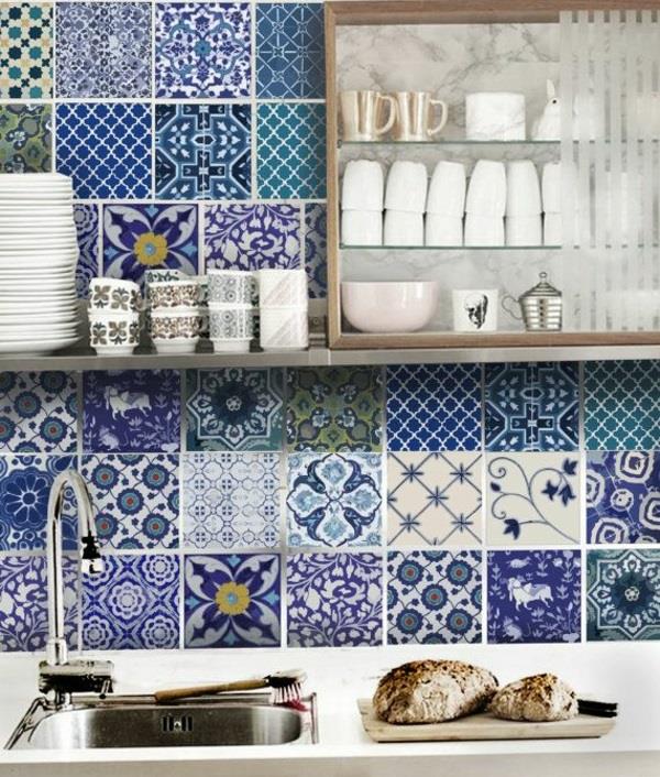 seinälaatat keittiö kaakeloitu peili takaseinä keittiö kuvio sininen