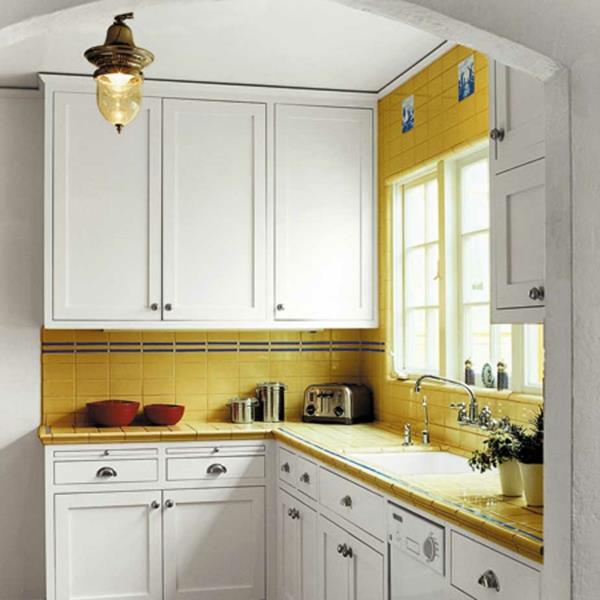 seinälaatat keittiö kaakeloitu peili takaseinä keittiölaatat keltainen