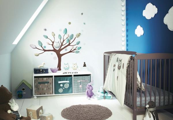 seinän suunnittelu vauvan huone sininen seinäpilvet