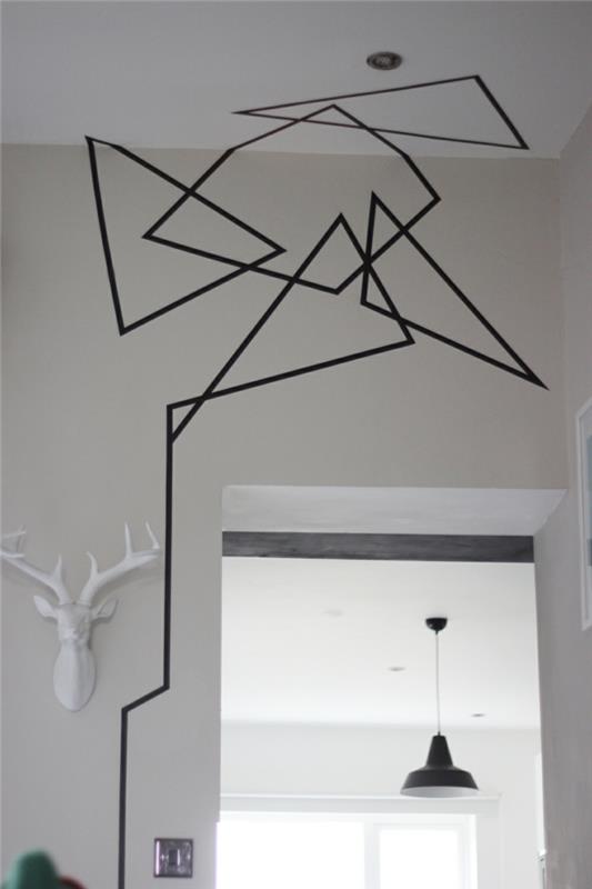 Kuvio mustavalkoisena seinänä, jossa on värikalusteita, mustavalkoisia olohuoneen kalusteita Philippe Starck -lamput ja -valot