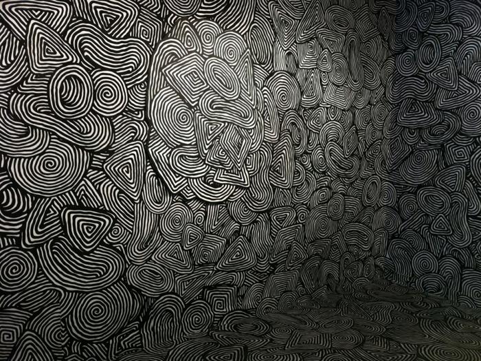 Kuvio mustavalkoisena seinänä, jossa on värillisiä sisustusesimerkkejä mustavalkoinen olohuoneen sisustushuone