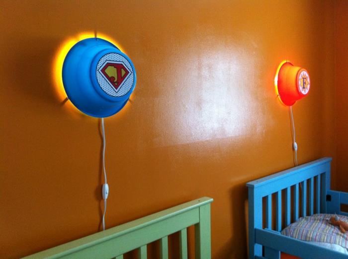 seinävalaisin lastenhuone ikean värinen oranssi seinä