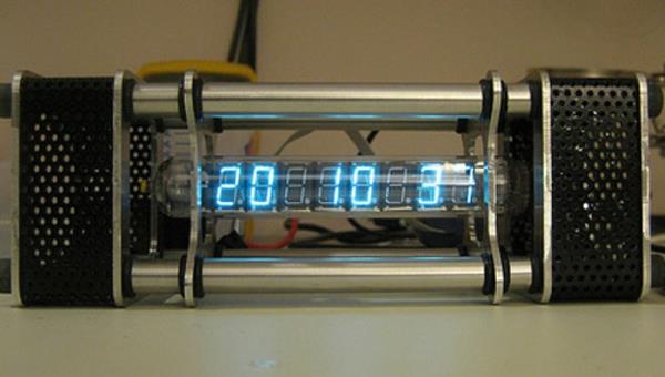 seinäkello suunnittelu atomipommi