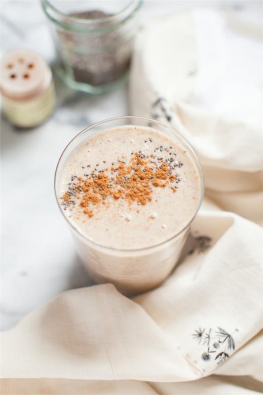 lämmin vegaaninen smoothie maca kanssa